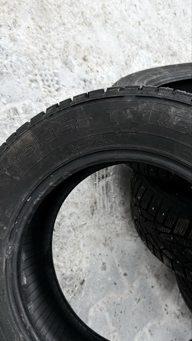 Продам комплект зимних шин