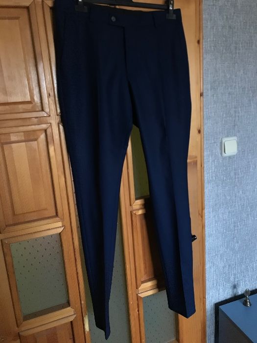 Официален костюм