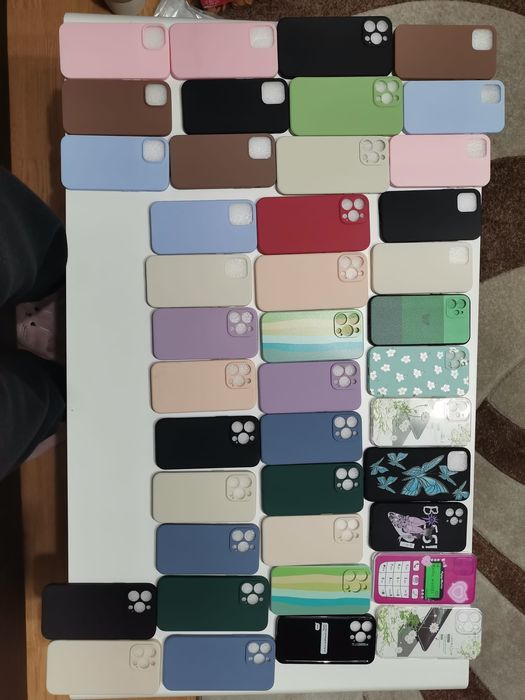 Vând diverse huse și folii