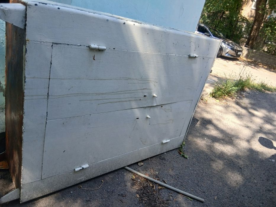 Продам шкаф металический(сейф)