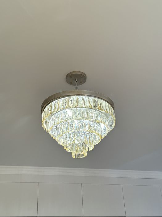 Продам люстру в отличном состоянии