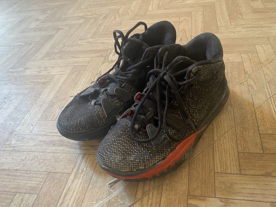 Продам кроссовки Kyrie 7