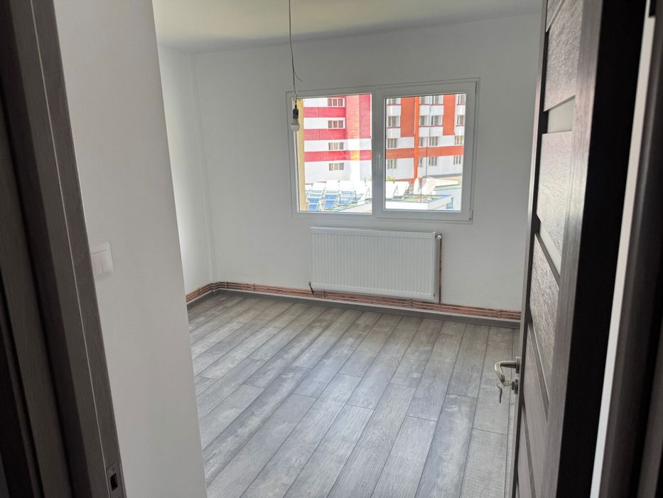Apartament 2 camere decomandat ,complet renovat, acoperiș nou, cu pod.