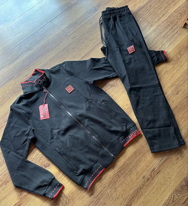 Мъжки,памучен,черен екип Hugo BOSS с гумирано лого и ципове на джобове