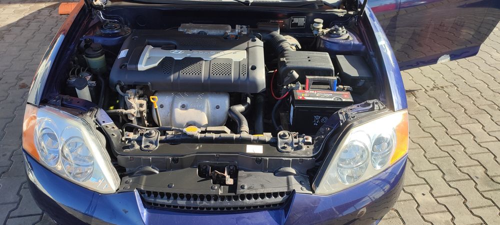 Vând Hyundai cupe 2002