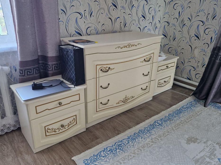 Продам спальный гарнитур