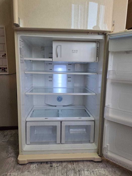 Продам большой холодильник