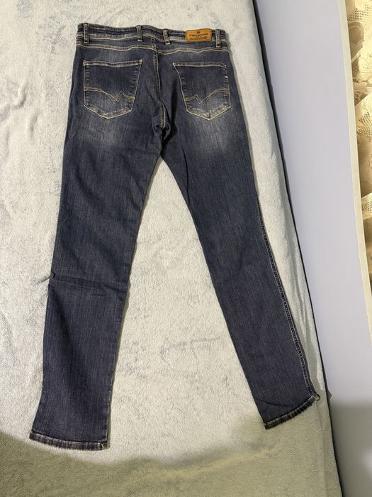 Мъжки дънки на Teodor и панталон на Zara