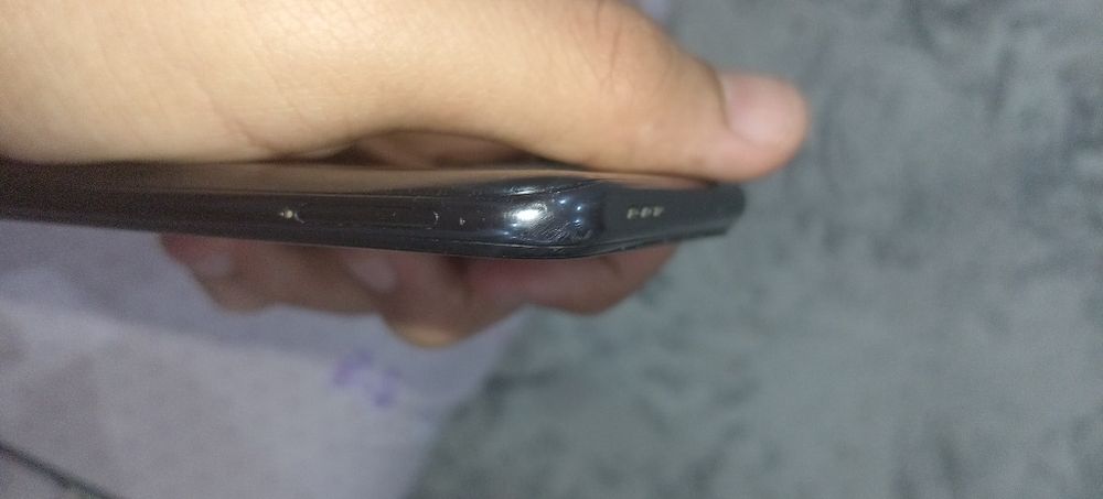 Poco m5 xotirasi 128 operativkasi 6+2 sotiladi