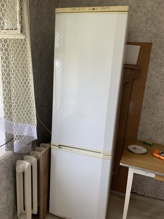 Отдам холодильник на запчасти