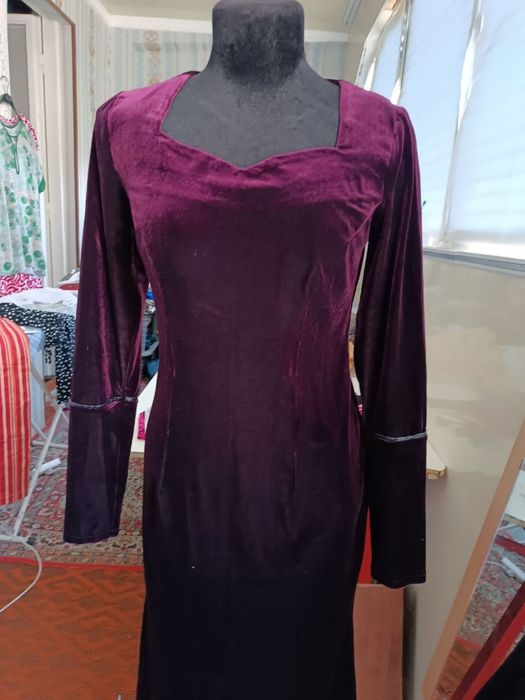 Женская одежда (платья)