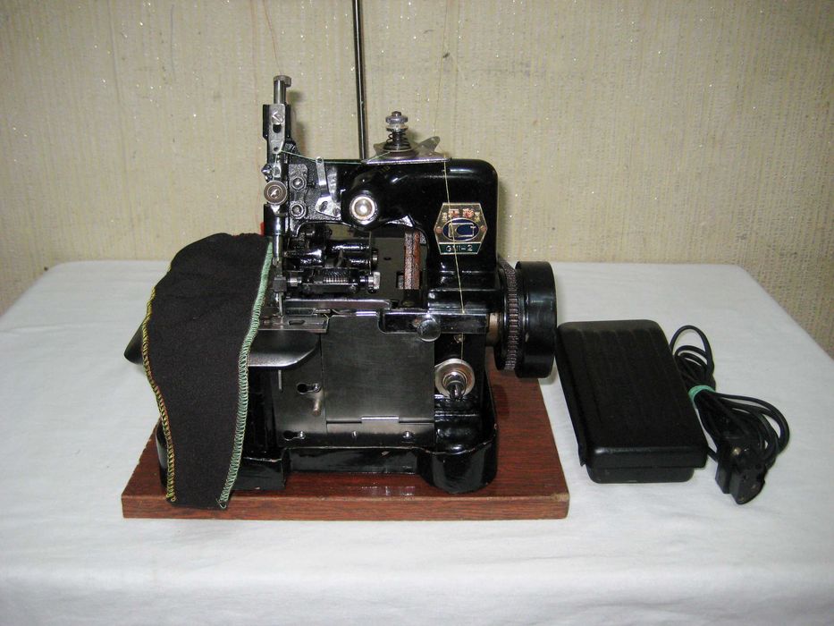 Оверлог оригинал черный свет отлично шёт почти новым состоянии!