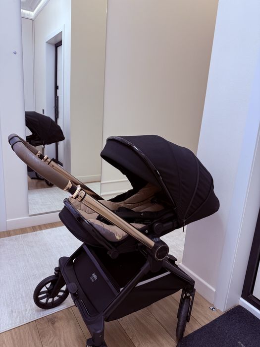 Продам коляску новую