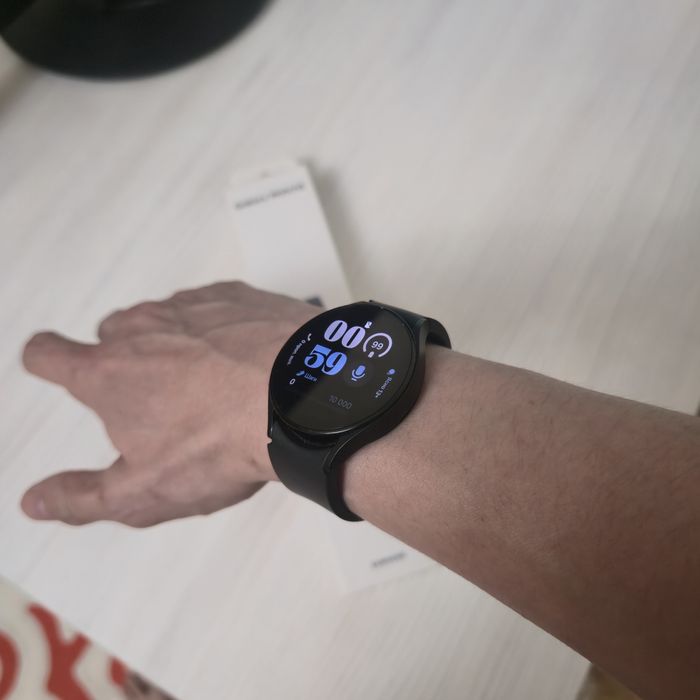 Продам Samsung Galaxy Watch5 (44mm), модель SM-R910.