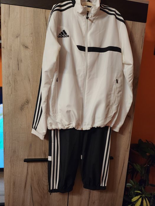 Продавам спортен екип