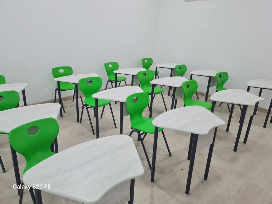 Парта ромашка, стулья Турецкие,Современные школьные парты и стулья.