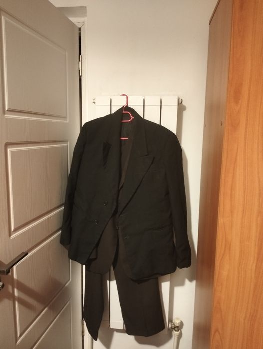 Costum trei piese și sacou