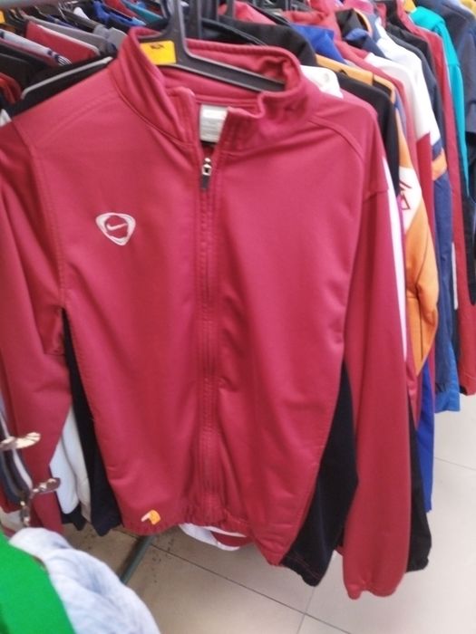 Спортни.дрехи.продавам