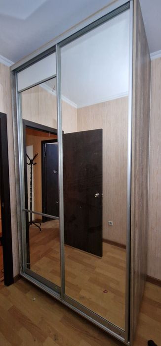 Прлдам купейный шкаф