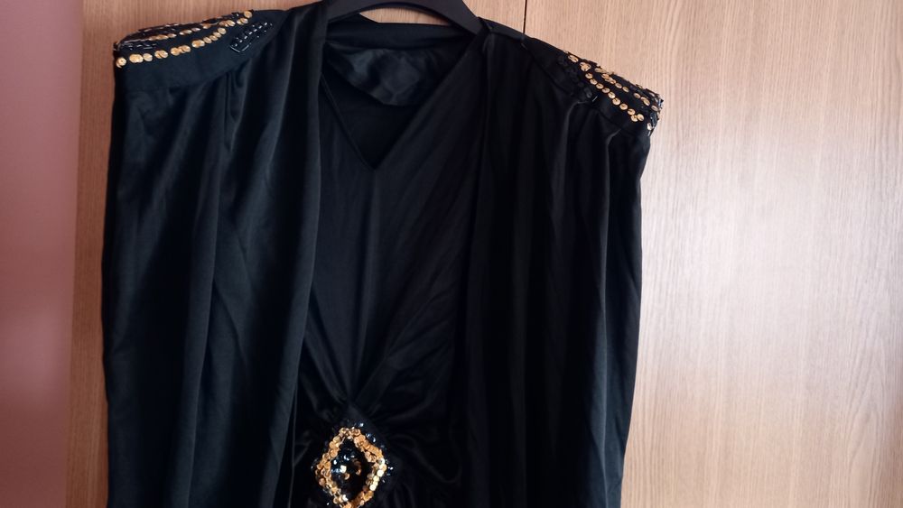 Vand rochie neagra cu vesta model oriental de seara
