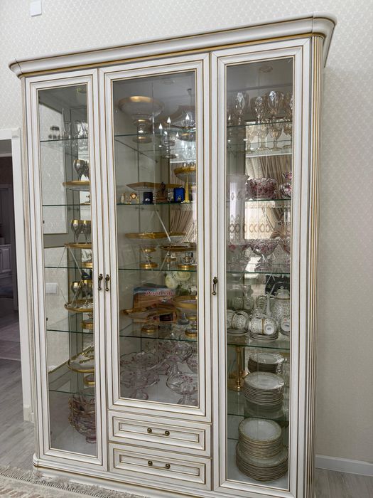 Продаётся горка  (витрина ) для зала