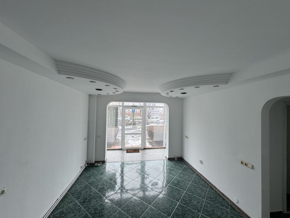 Spatiu Comercial Stradal / birou   60 mp Harmanului 25