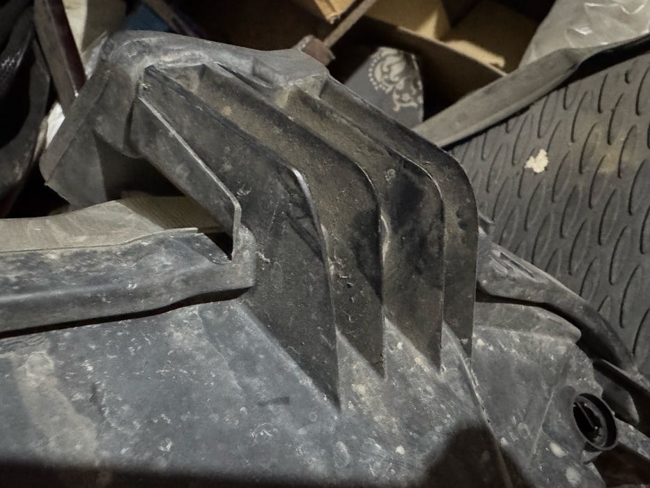 Левая фара Hilux