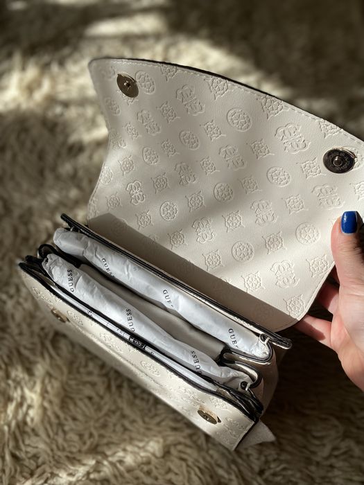 Дамска чанта Guess