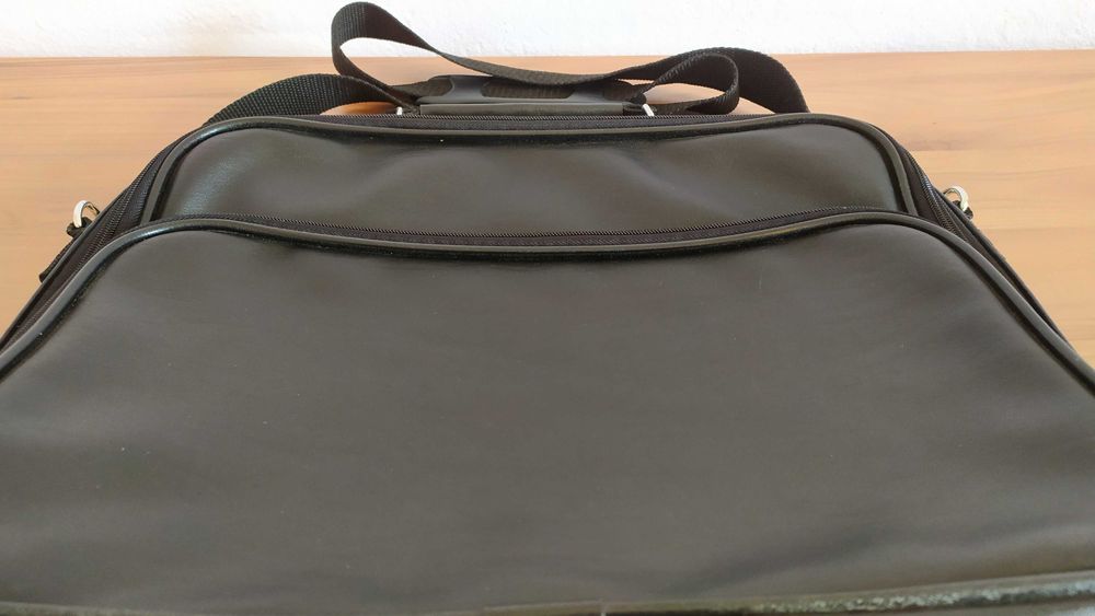 Чанта за лаптоп от еко кожа