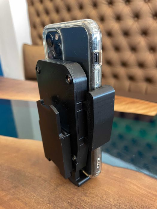 Стойка за телефон Passat b6/b7/CC + Подарък