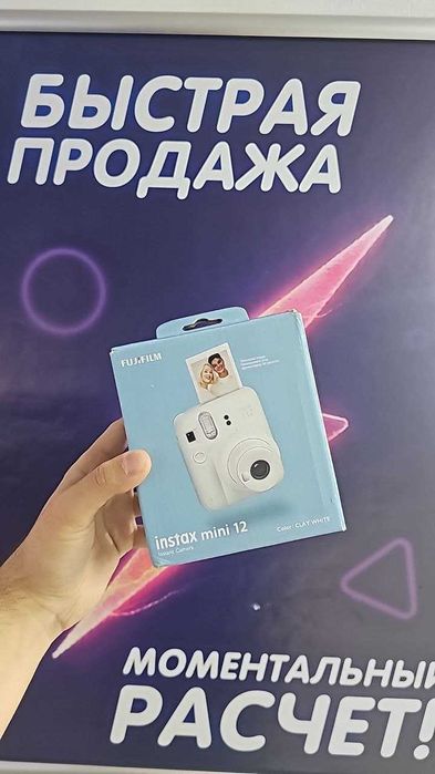 Instax mini 12 (Clay White) — стильный моментальный фотоаппарат