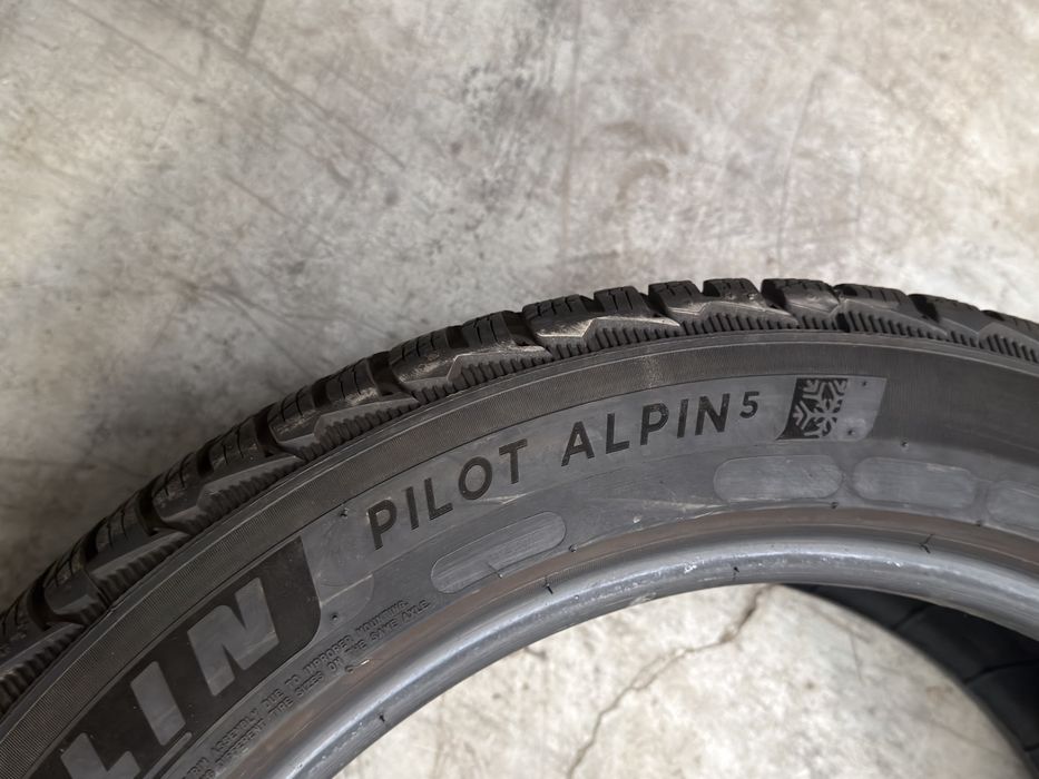 Vand 2 anvelope 245/45/18 michelin de iarnă ca noi