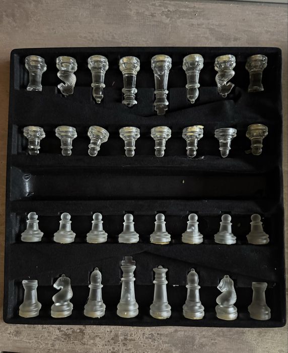 Joc de sah , din sticla