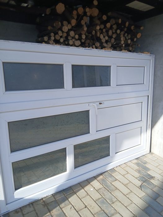 Ușă exterior din PVC cu geam, completă (toc + yală)