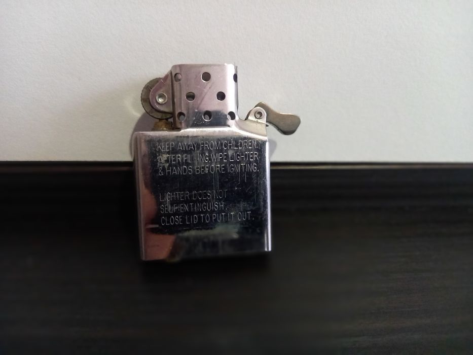 Bricheta Zippo, metalica.