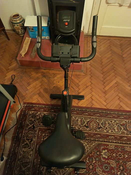 Elado egy futo bicikli