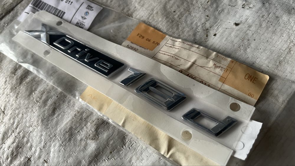 Метална табелка BMW “X Drive 18d”