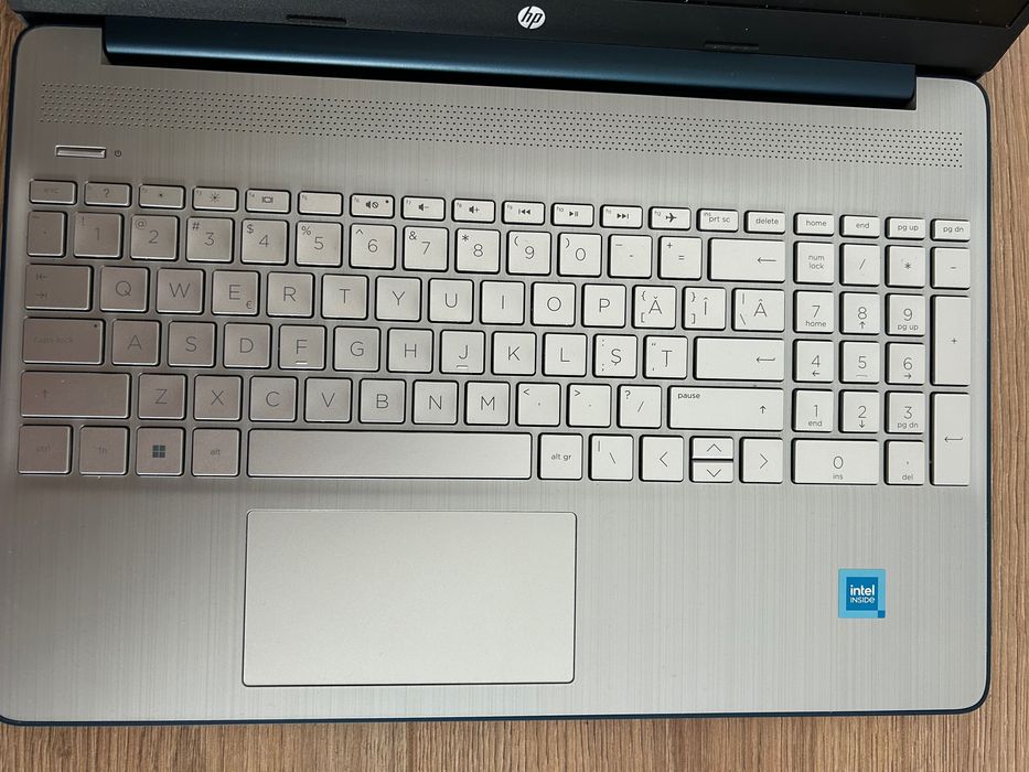 Laptop HP 15s-fq3007nq – stare impecabilă, folosit foarte puțin