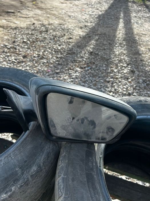 Зеркала на гранту правая