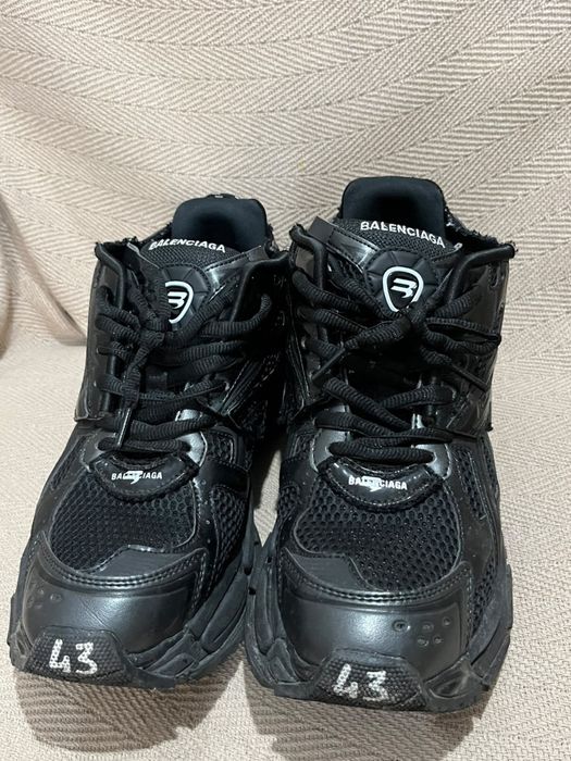 Продам кроссовки Balenciaga Runner