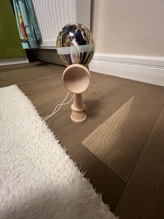 Vand kendama krom Noia 6! Stare impecabila. M-am jucat cu ea de 2-3 ori