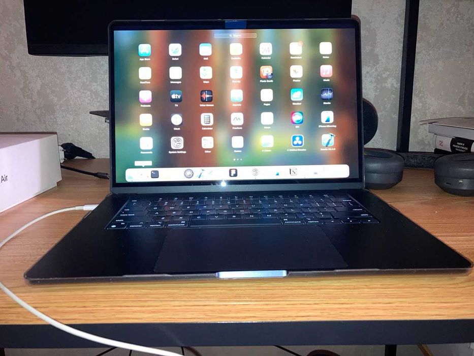 Macbook Air 15 M3 24gb RAM 1Tb SSD 2024, цикл зарядки 83