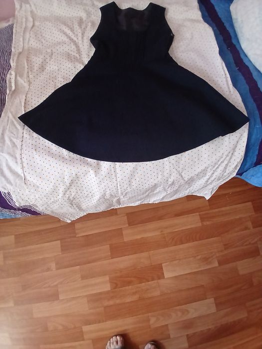 Продам школьный сарафан.
