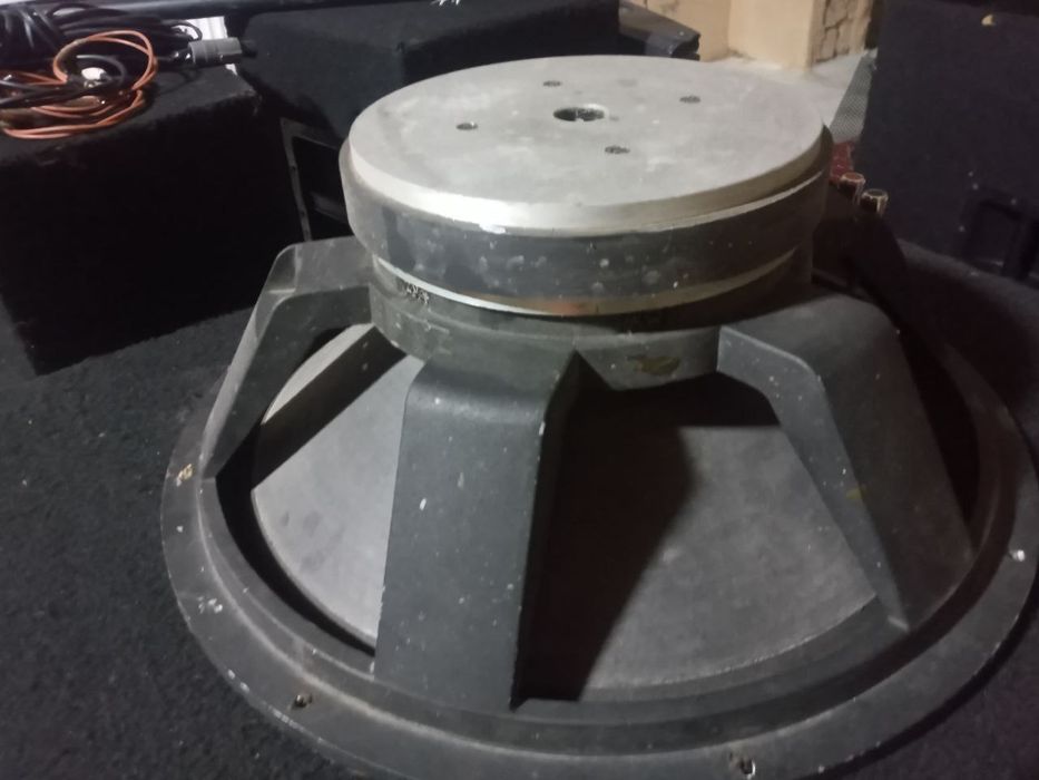 18 дюм Солтон Крафт динамиклар сотилади.