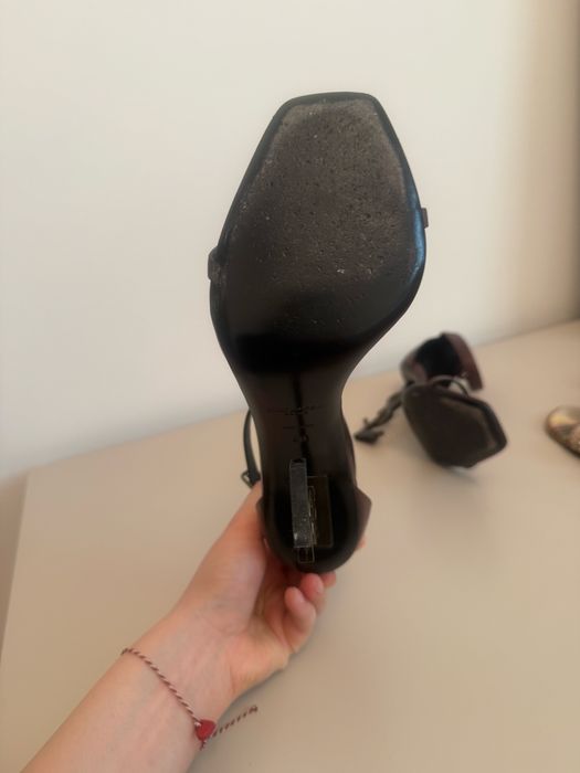 YSL Opyum кожени сандали.