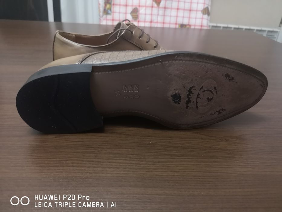 Продавам мъжки обувки естествена кожа