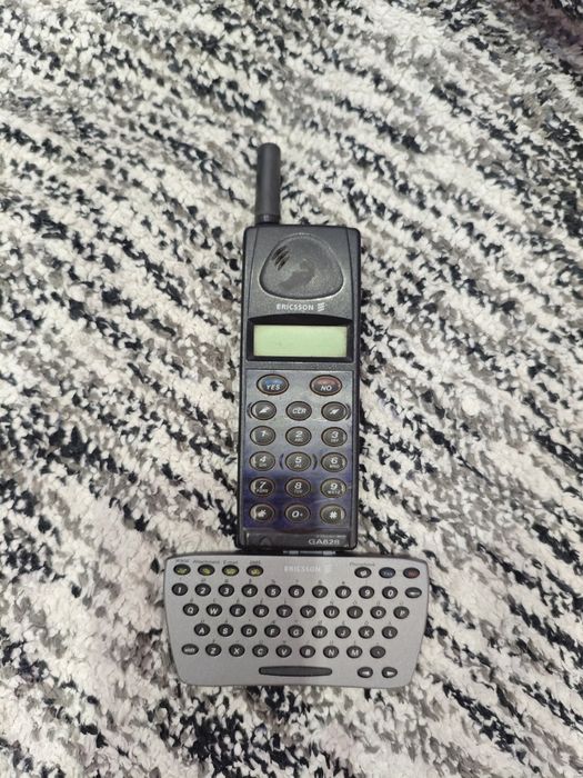 Nokia 8110 ( банан из фильма матрица )
