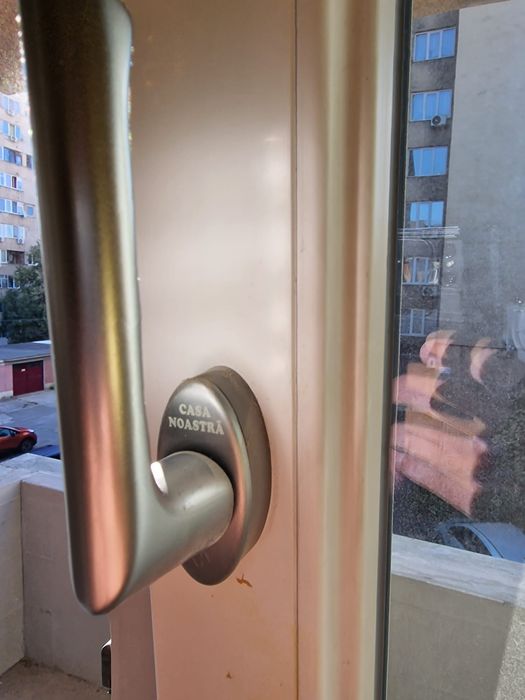 Vând ușă și geam termopan pentru balcon de apartament