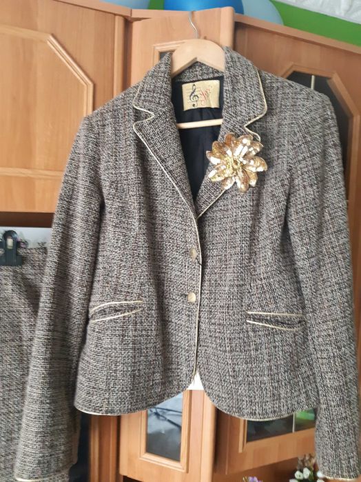 Ofer spre  vânzare costum .Elegant și comod pt evenimente deosebite.