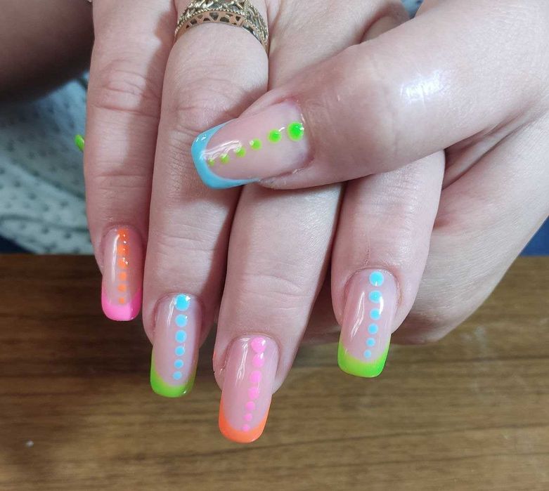 Акция на декабрь наращивание ногтей за 180.000  вместо 220.000.